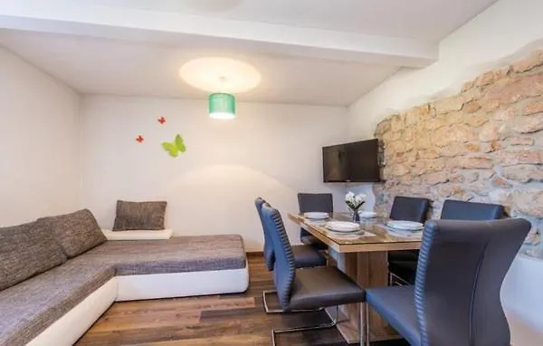 Villa Patrick Gostinjac Holiday home